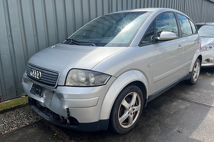 Audi A2 1.4 Pro Line lichte voorschade inclusief bumper(in kleur)+bumperbalk